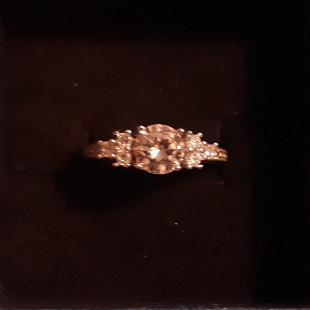 NWOT 925 ALLOWING SILVER RING